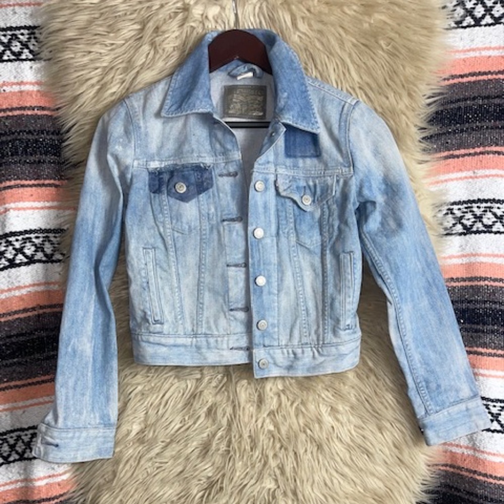 Levi’s • Crop Jean Jacket • Distressed Denim • XS